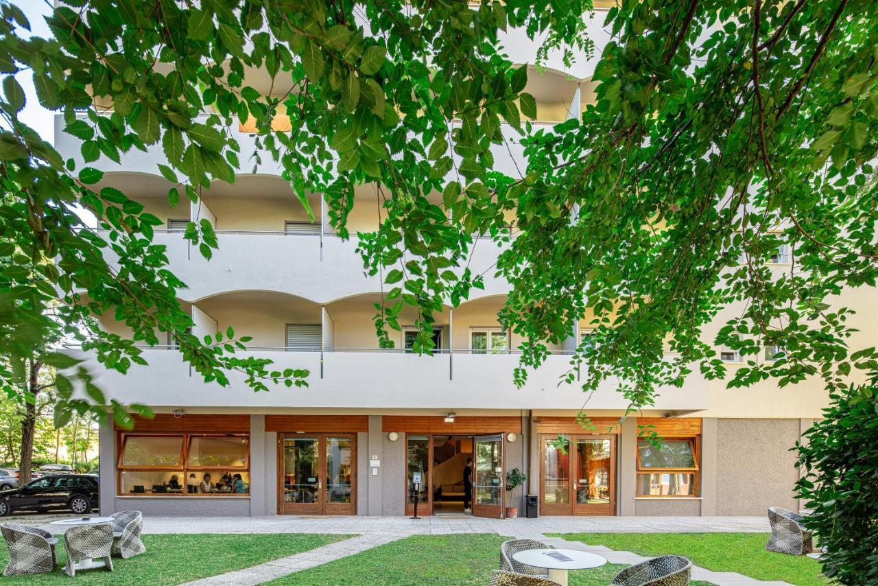 Hotel La Pergola Lignano Sabbiadoro Exterior photo